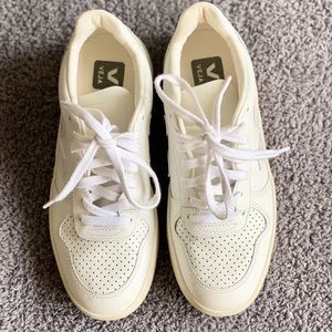 Brand New Veja V-10 Leather White Women’s Size 7